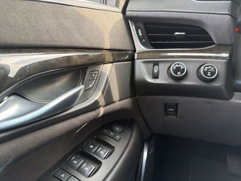 Used 2017 Cadillac Escalade ESV Platinum image 21