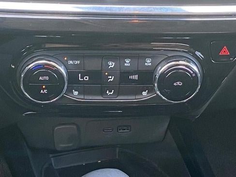 Used 2025 Chevrolet Trax ACTIV w/ Sunroof Package FWD image 11