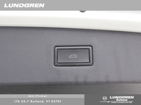 Used 2020 Volkswagen Tiguan SEL w/ 3rd Row Seat Package image 45