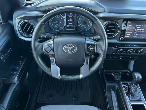 Used 2022 Toyota Tacoma TRD Off-Road image 14