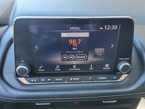 Used 2024 Nissan Rogue SV image 9