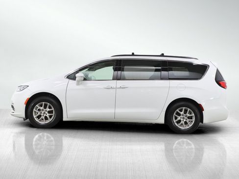 Used 2022 Chrysler Pacifica Touring-L image 2