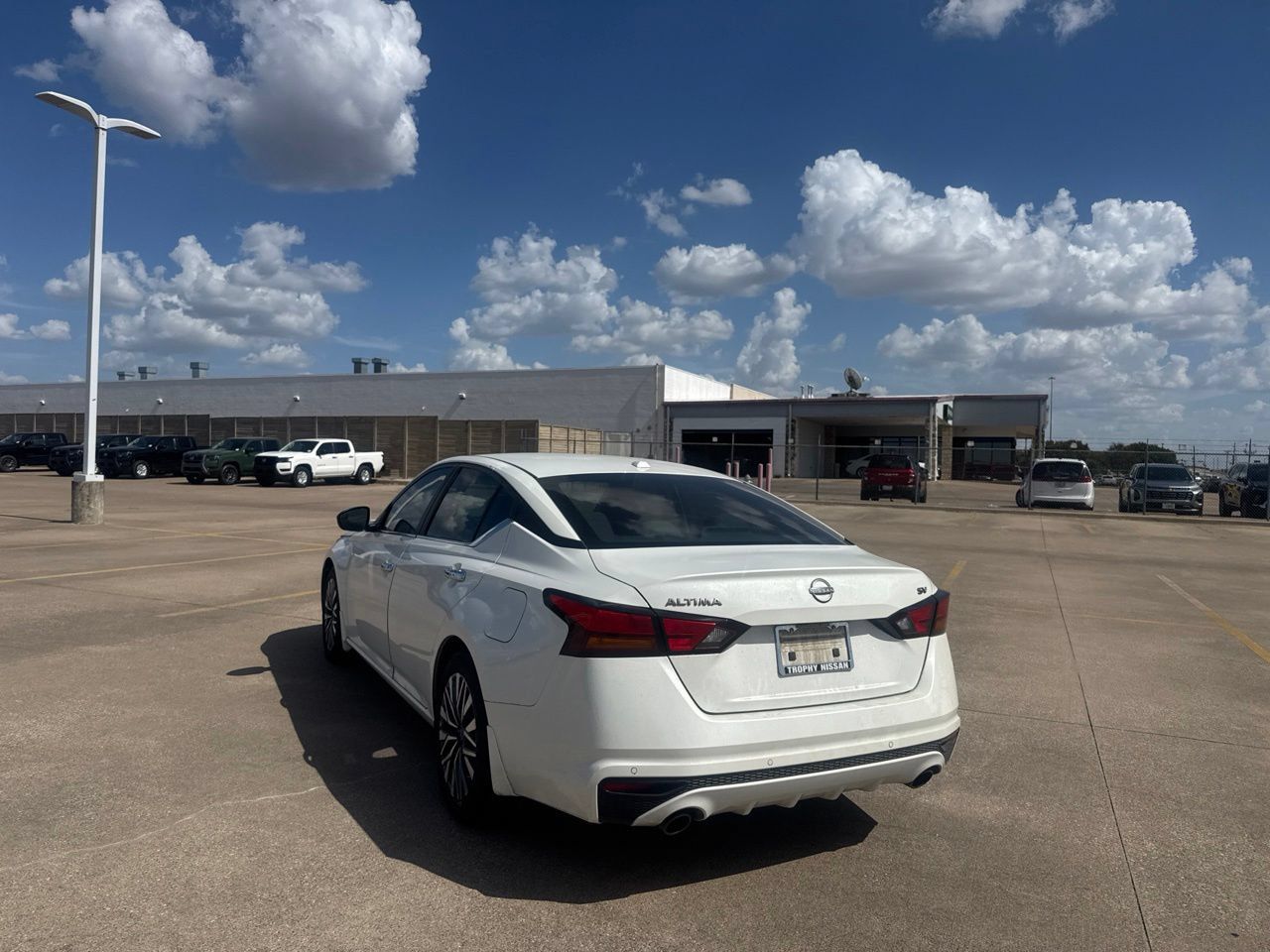 Certified 2024 Nissan Altima 2.5 SV w/ SV Premium Package FWD image 18