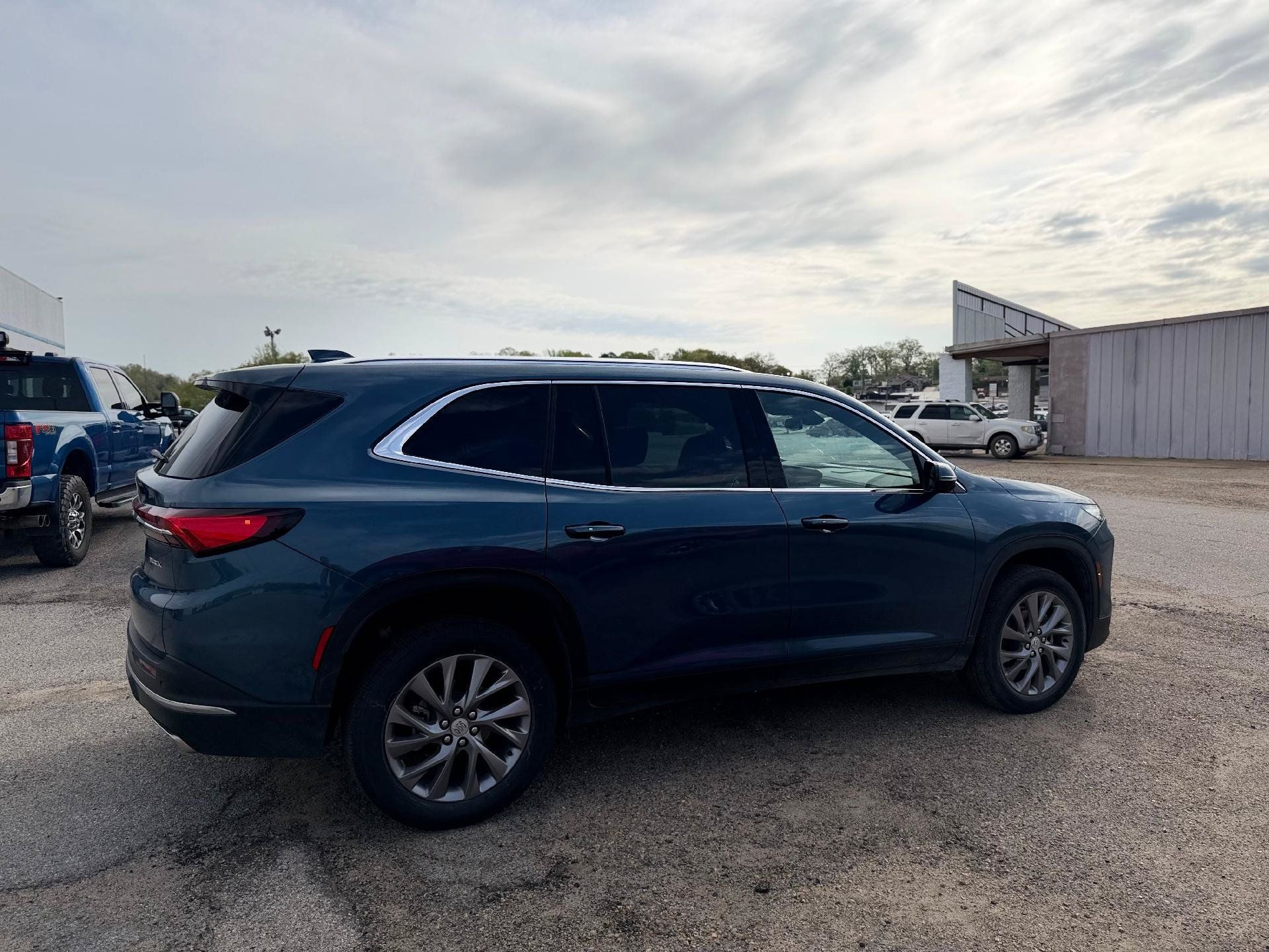 Used 2025 Buick Enclave Preferred AWD/4WD image 2