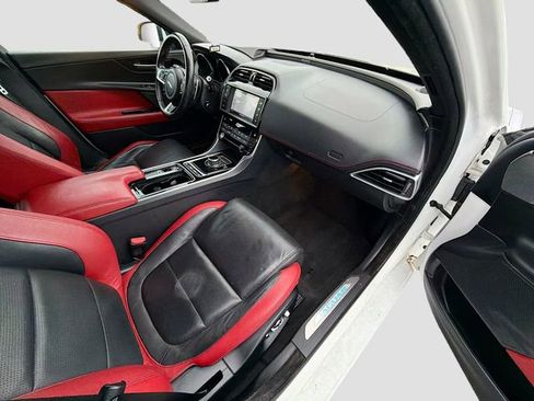 Used 2018 Jaguar XE S image 30