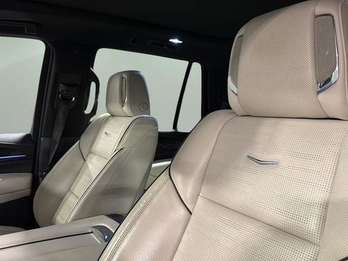 Used 2023 Cadillac Escalade Sport w/ LPO, ONYX Package image 5