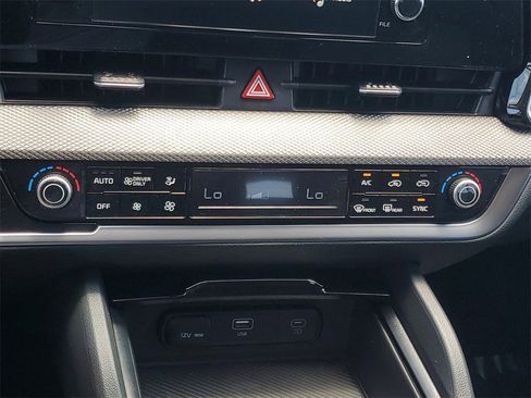New 2025 Kia Sportage LX image 17