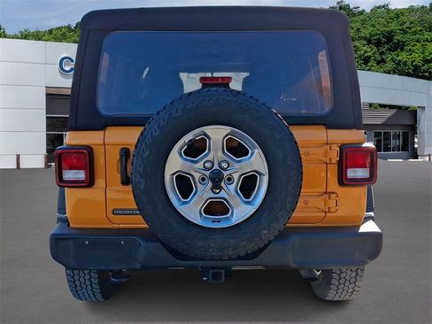 Used 2021 Jeep Wrangler Unlimited Freedom Edition image 5