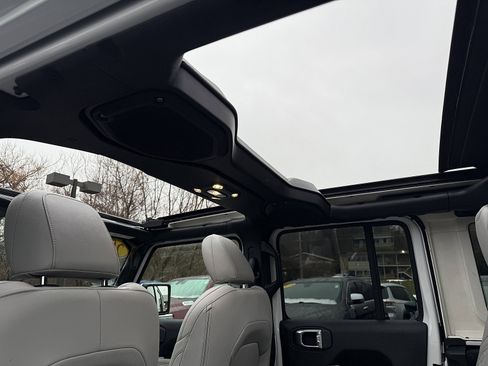 Certified 2022 Jeep Wrangler Unlimited Sahara image 20