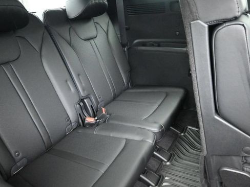 Used 2023 Kia Sorento S w/ Panoramic Sunroof Package AWD/4WD image 11