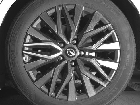 Used 2025 Nissan Altima 2.5 SV FWD image 14