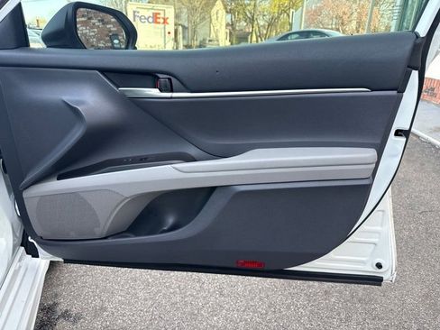 Used 2021 Toyota Camry SE image 15