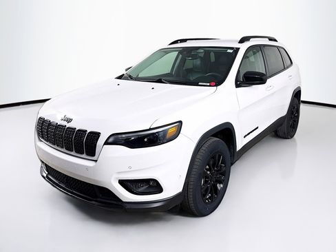 Used 2023 Jeep Cherokee Altitude Lux image 4
