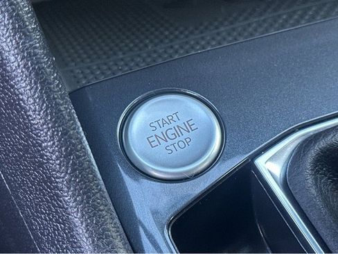 Used 2022 Volkswagen Tiguan SE image 26