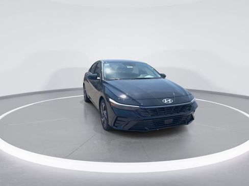 New 2026 Hyundai Elantra Limited FWD image 2