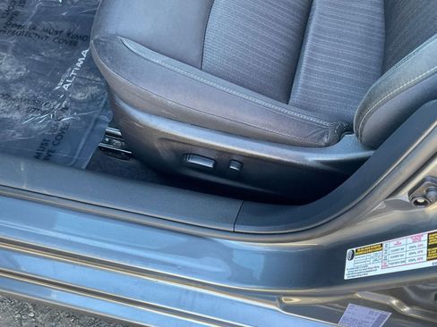 Used 2025 Nissan Altima 2.5 SV image 22