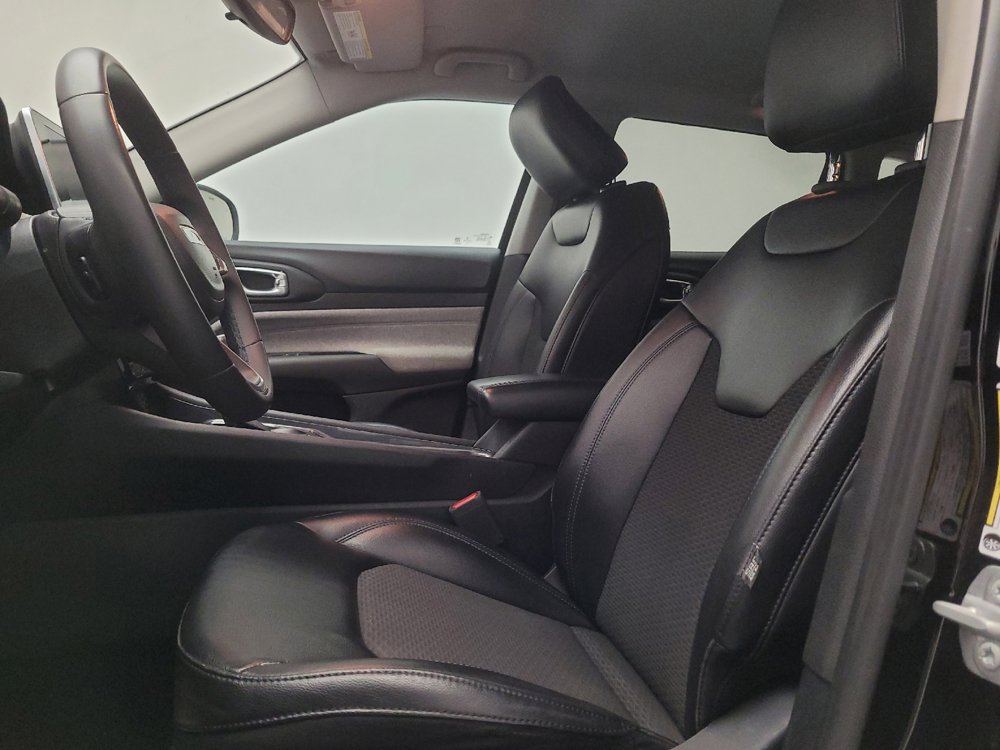 Used 2022 Jeep Compass Latitude FWD image 17