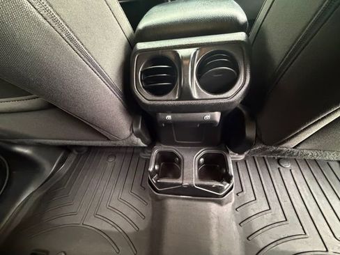 Used 2019 Jeep Wrangler Unlimited Sport image 23