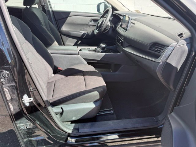 Used 2024 Nissan Rogue S FWD image 15