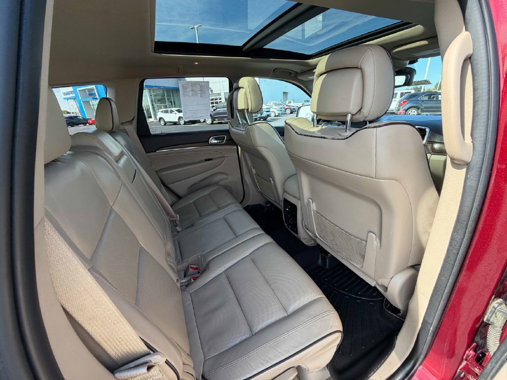 Used 2017 Jeep Grand Cherokee Overland AWD/4WD image 26