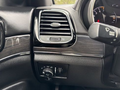 Used 2019 Jeep Grand Cherokee Overland image 19