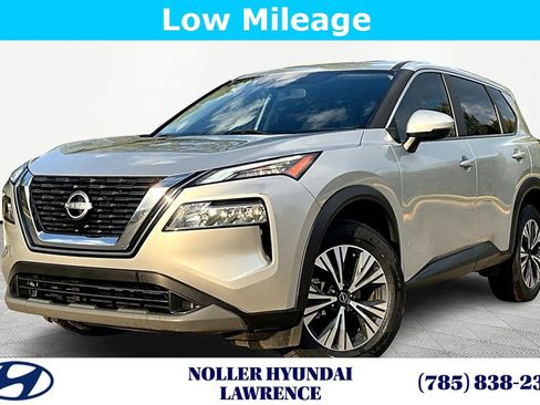 Used 2022 Nissan Rogue SV image 1