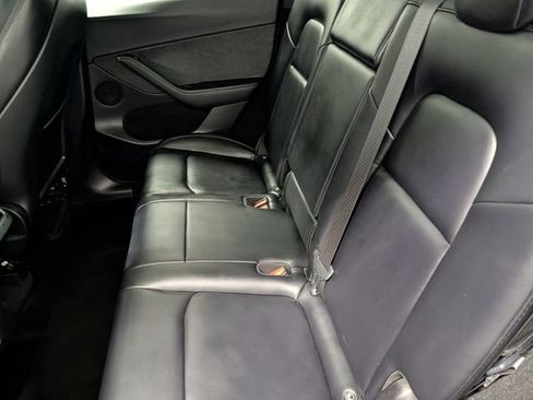 Used 2023 Tesla Model Y Performance image 12