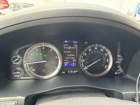 Used 2019 Lexus LX 570 4WD w/ Luxury Package image 2