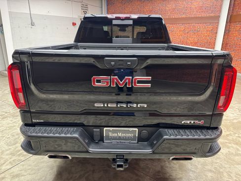 Used 2023 GMC Sierra 1500 AT4 w/ AT4 Premium Package AWD/4WD image 4