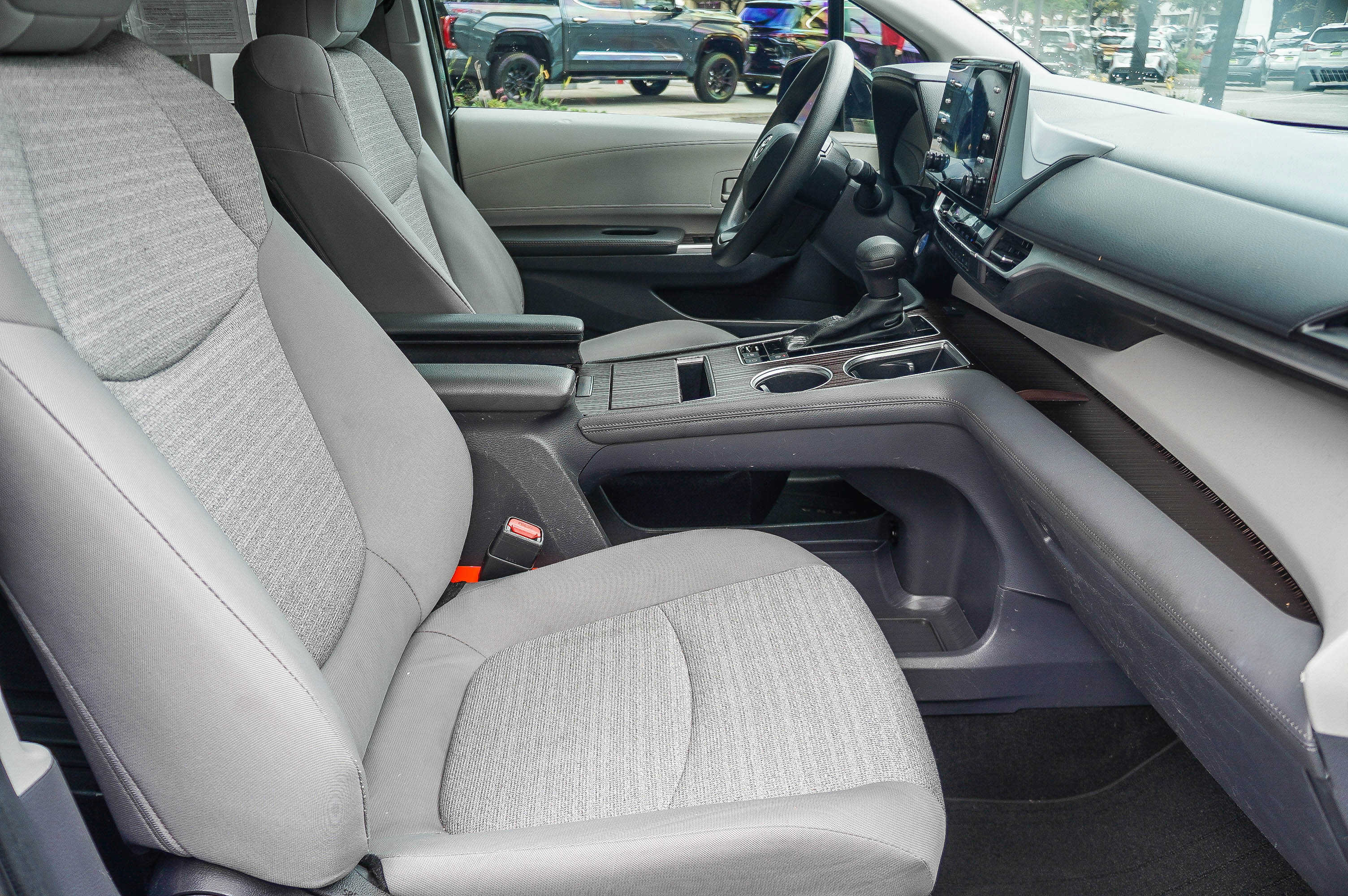 Used 2023 Toyota Sienna LE FWD image 18