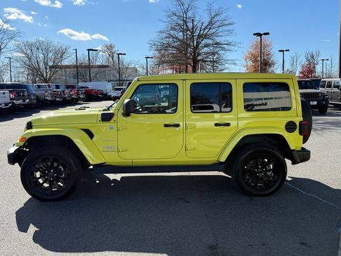 Used 2024 Jeep Wrangler Unlimited Sahara w/ Technology Group image 11
