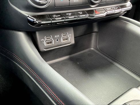 Used 2024 Dodge Durango GT AWD/4WD image 16