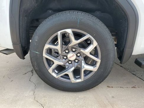 New 2026 GMC Sierra 1500 SLT image 6