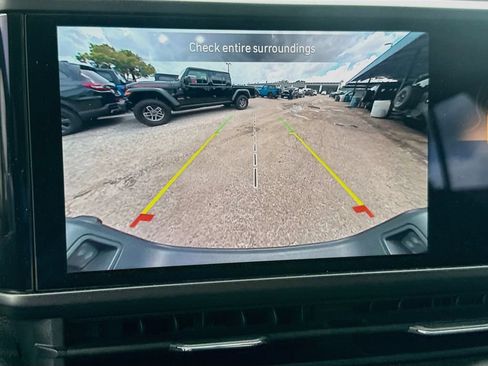 Used 2025 Jeep Gladiator Sport AWD/4WD image 15