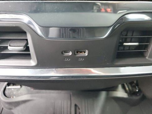 New 2025 GMC Sierra 1500 Elevation image 12