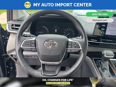 Used 2023 Toyota Sienna XLE AWD/4WD image 15