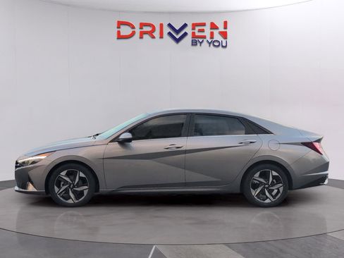 Used 2023 Hyundai Elantra Limited image 2