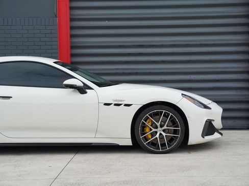 Used 2024 Maserati GranTurismo Trofeo AWD/4WD image 2