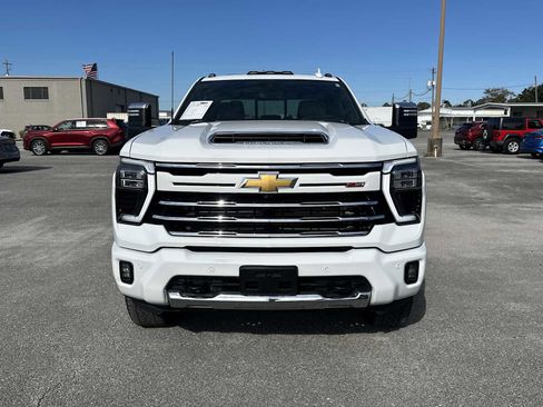 Used 2025 Chevrolet Silverado 2500 LTZ w/ Z71 Chrome Sport Edition image 4