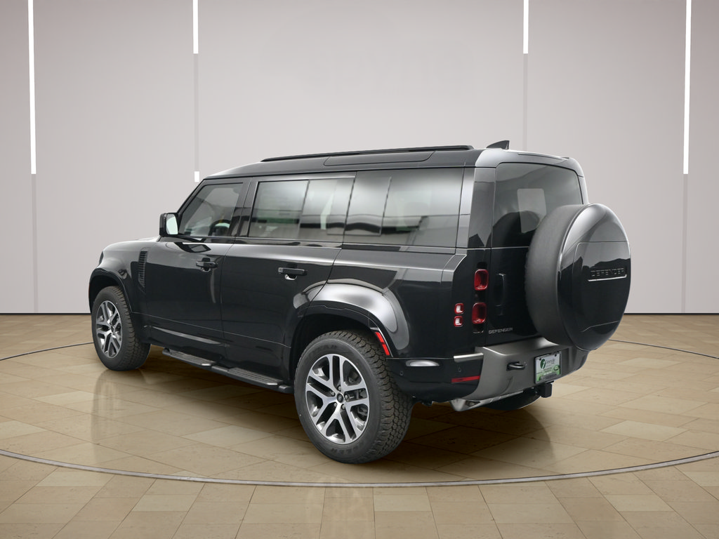 Used 2025 Land Rover Defender 110 X-Dynamic SE AWD/4WD image 3