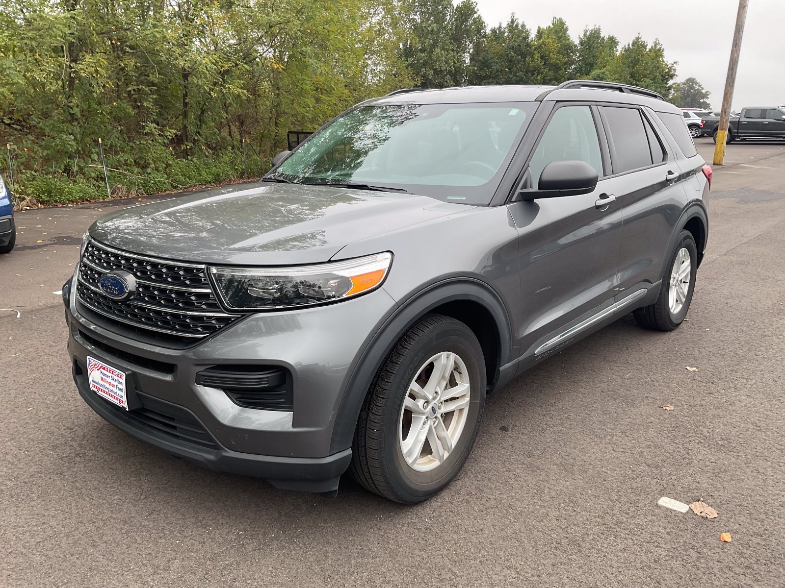 Used 2023 Ford Explorer XLT RWD image 2