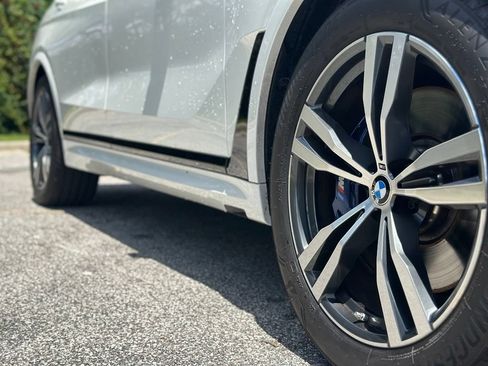 New 2026 BMW X7 xDrive40i w/ M Sport Package AWD/4WD image 9