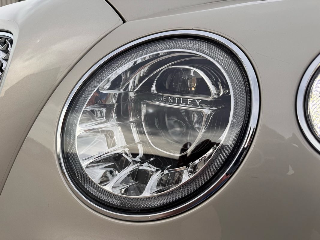 Used 2018 Bentley Bentayga AWD/4WD image 11