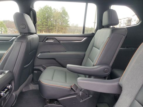 Used 2024 GMC Acadia AT4 image 9