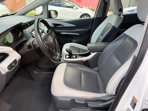 Used 2018 Chevrolet Bolt Premier w/ Driver Confidence II Package FWD image 16