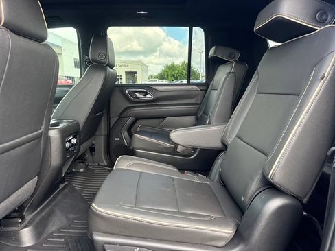 Used 2022 GMC Yukon XL SLT w/ SLT Premium Package AWD/4WD image 11
