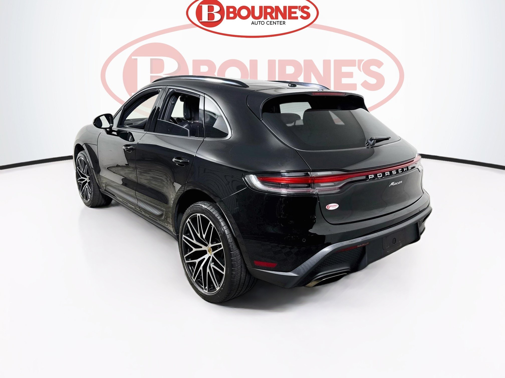 Used 2023 Porsche Macan AWD/4WD image 9