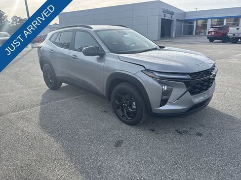 New 2026 Chevrolet Trax LT w/ Driver Confidence Package image 2