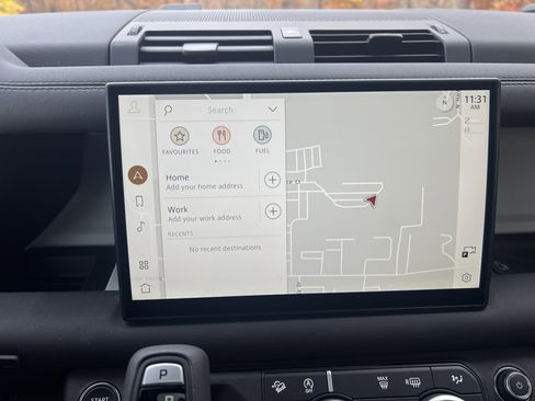 Used 2025 Land Rover Defender 90 X-Dynamic SE image 19