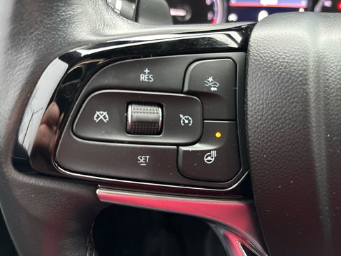 Used 2023 Buick Enclave Essence w/ Sport Touring Edition image 11